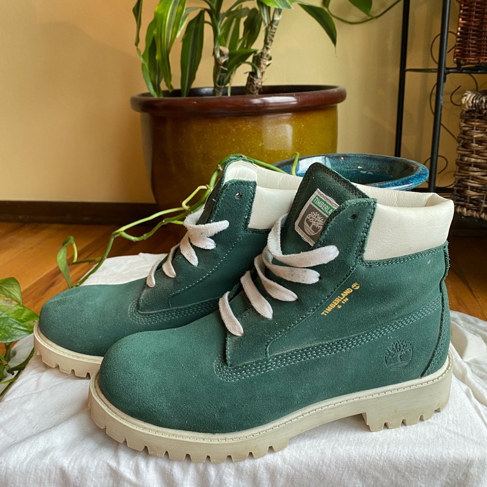 Green Timberlands, women’s/kids.